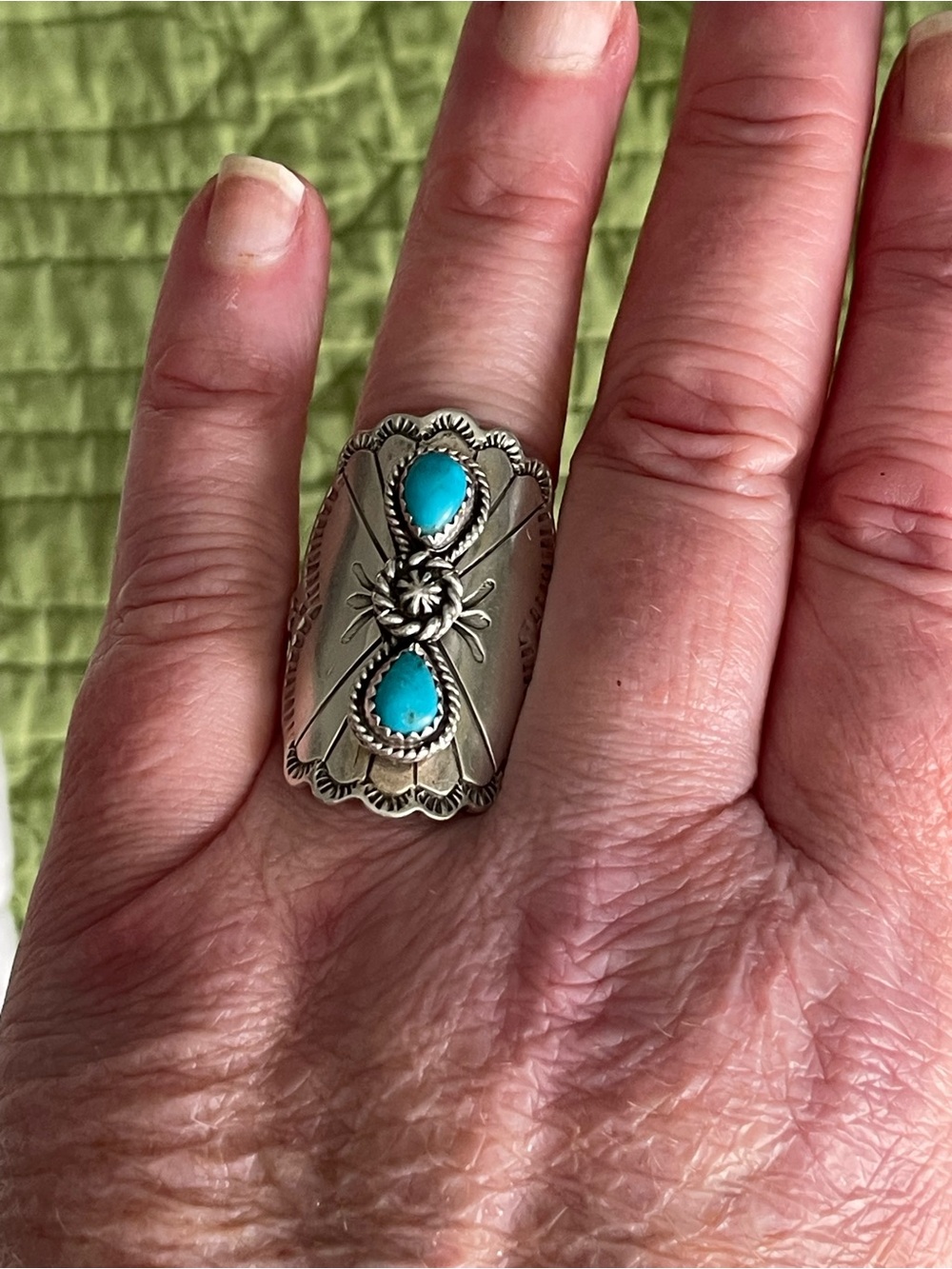 BEAUTIFUL OLD PAWN RUNNING BEAR NATIVE AMERICAN 925 TURQUOISE SHIELD RING SIZE 9 - Picture 2 of 9